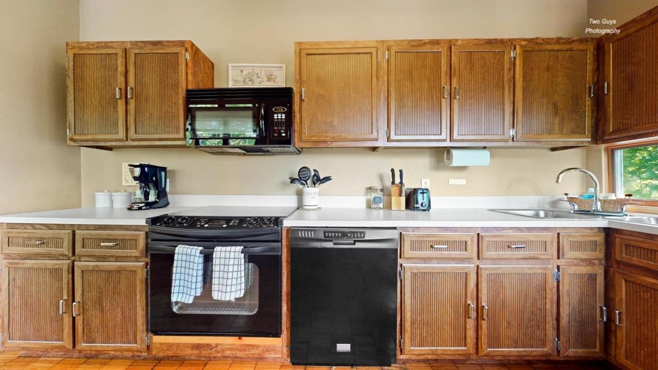 Holiday Hill Resort Saugatuck Εξωτερικό φωτογραφία